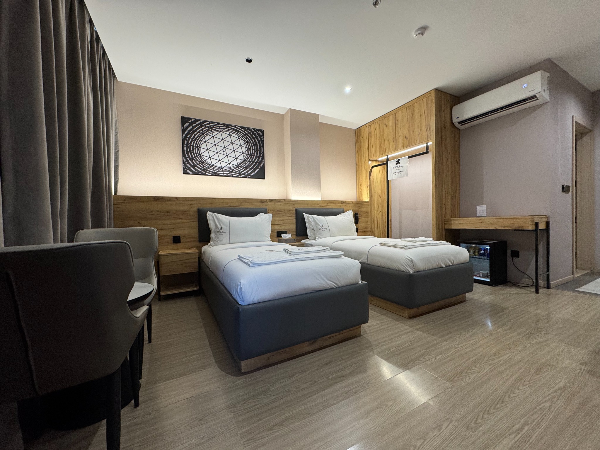 REK Holiday Hotel