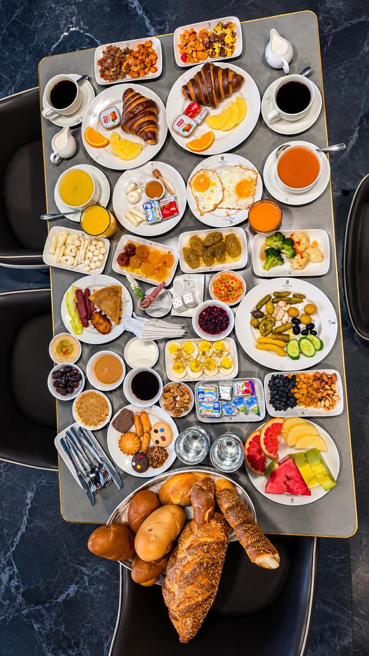 REK Holiday Hotel room service