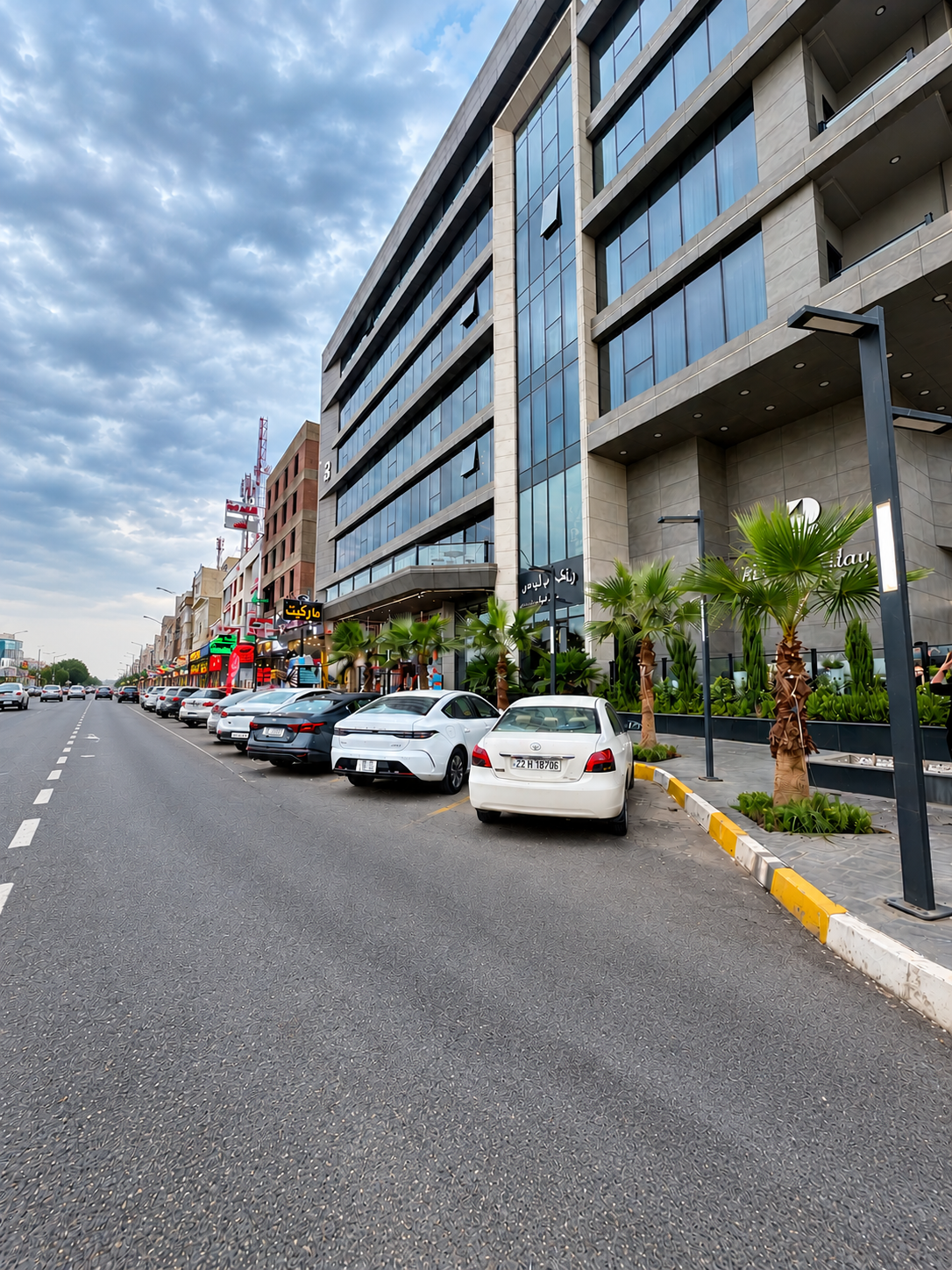 REK Holiday Hotel parking