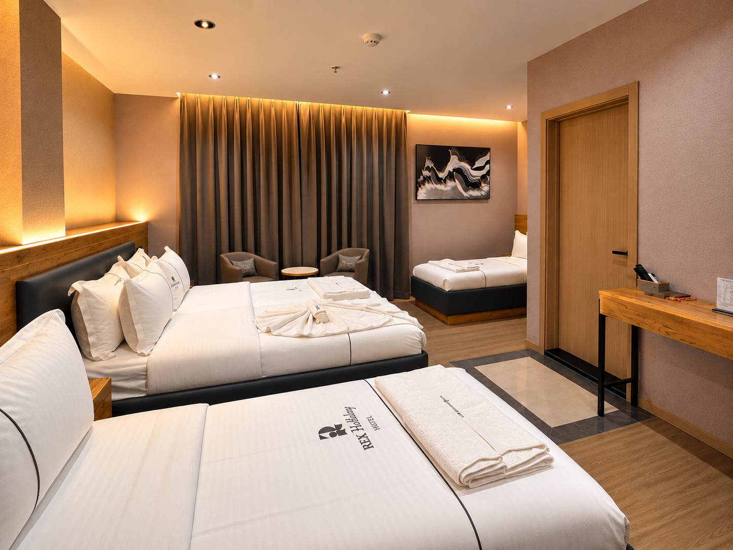REK Holiday Hotel — 2 Single Beds + 1 Double Bed