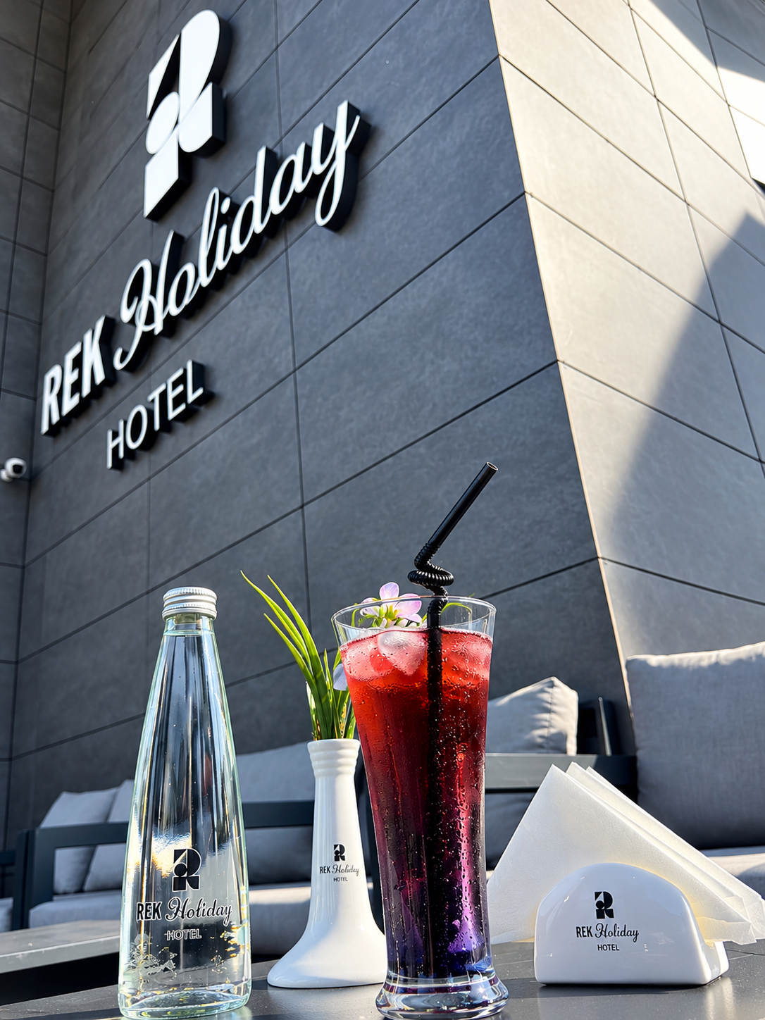 REK Holiday Hotel